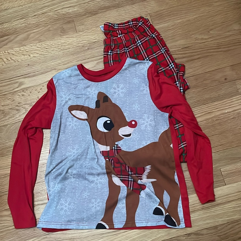Rudolph Women’s Pajamas SZ Medium